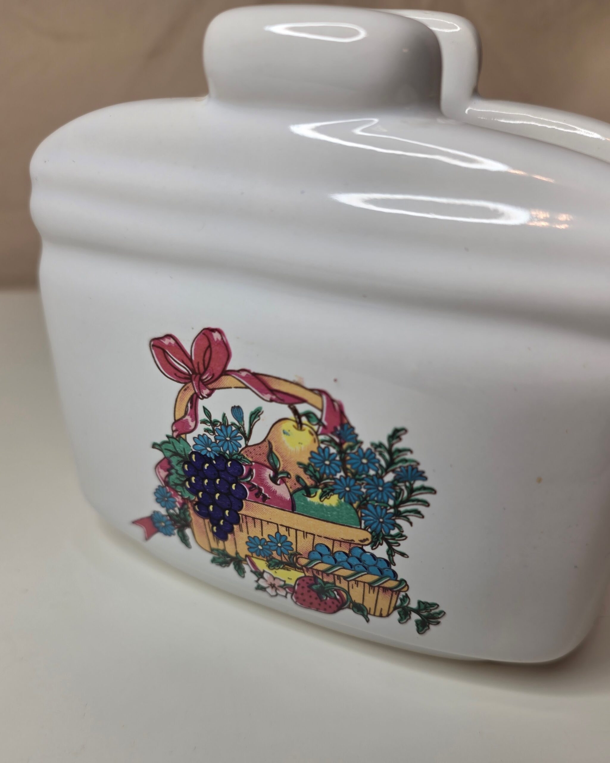 World Showcase Fruit Basket Napkin Holder - Image 3