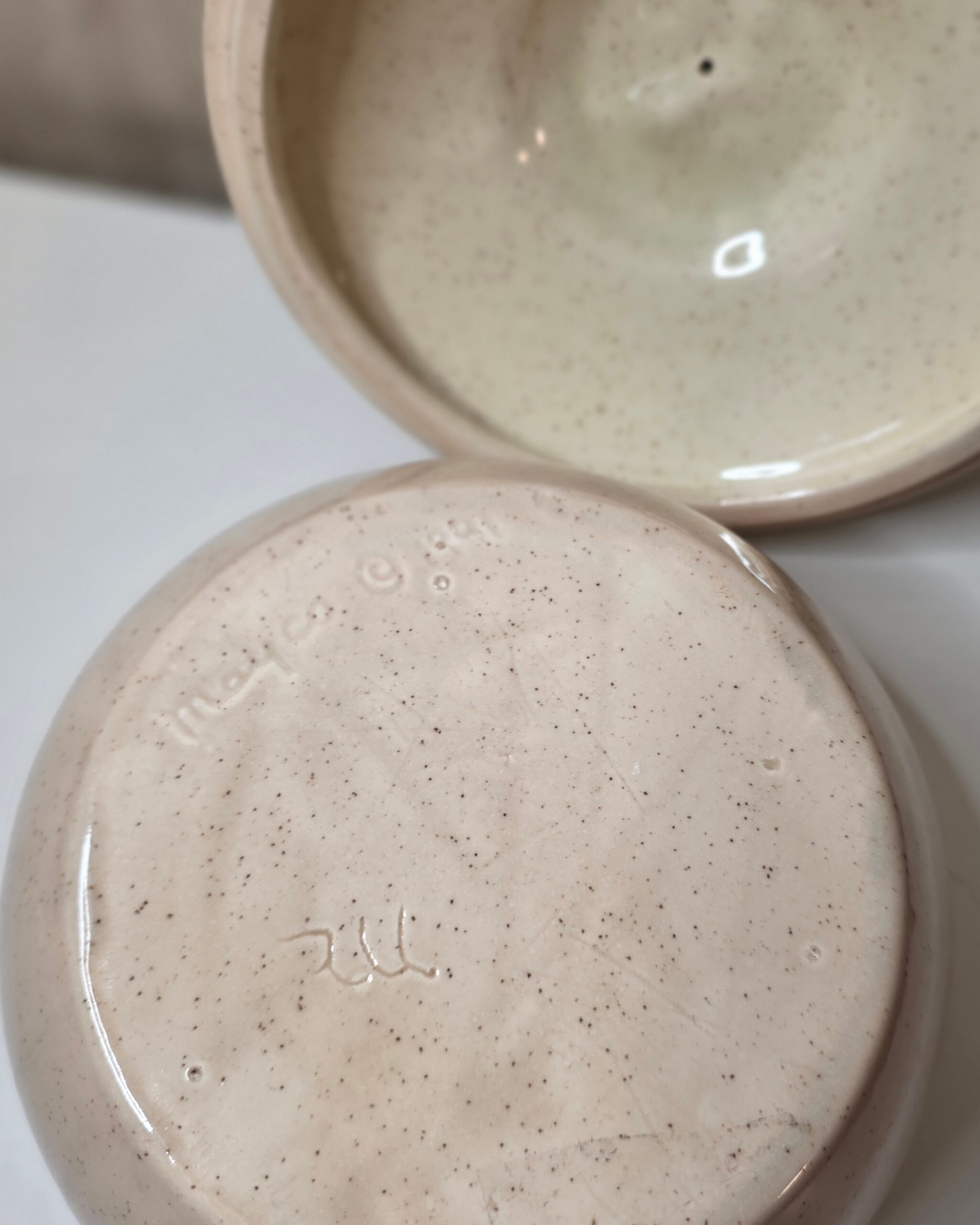 Mayco Pottery Cream Speckled “Nuts & Leaves” Pot - Image 5