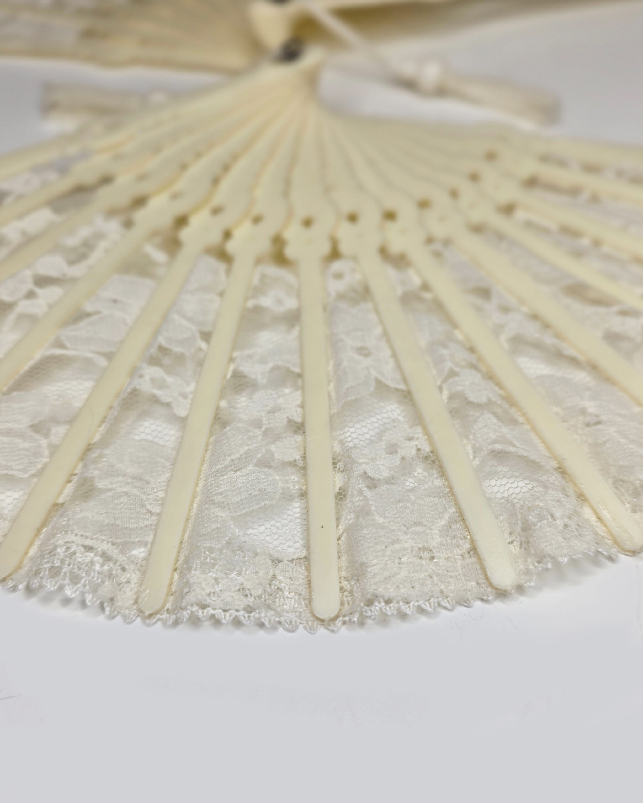 Cream Lace Folding Hand Fans (Full-Size) - Image 4
