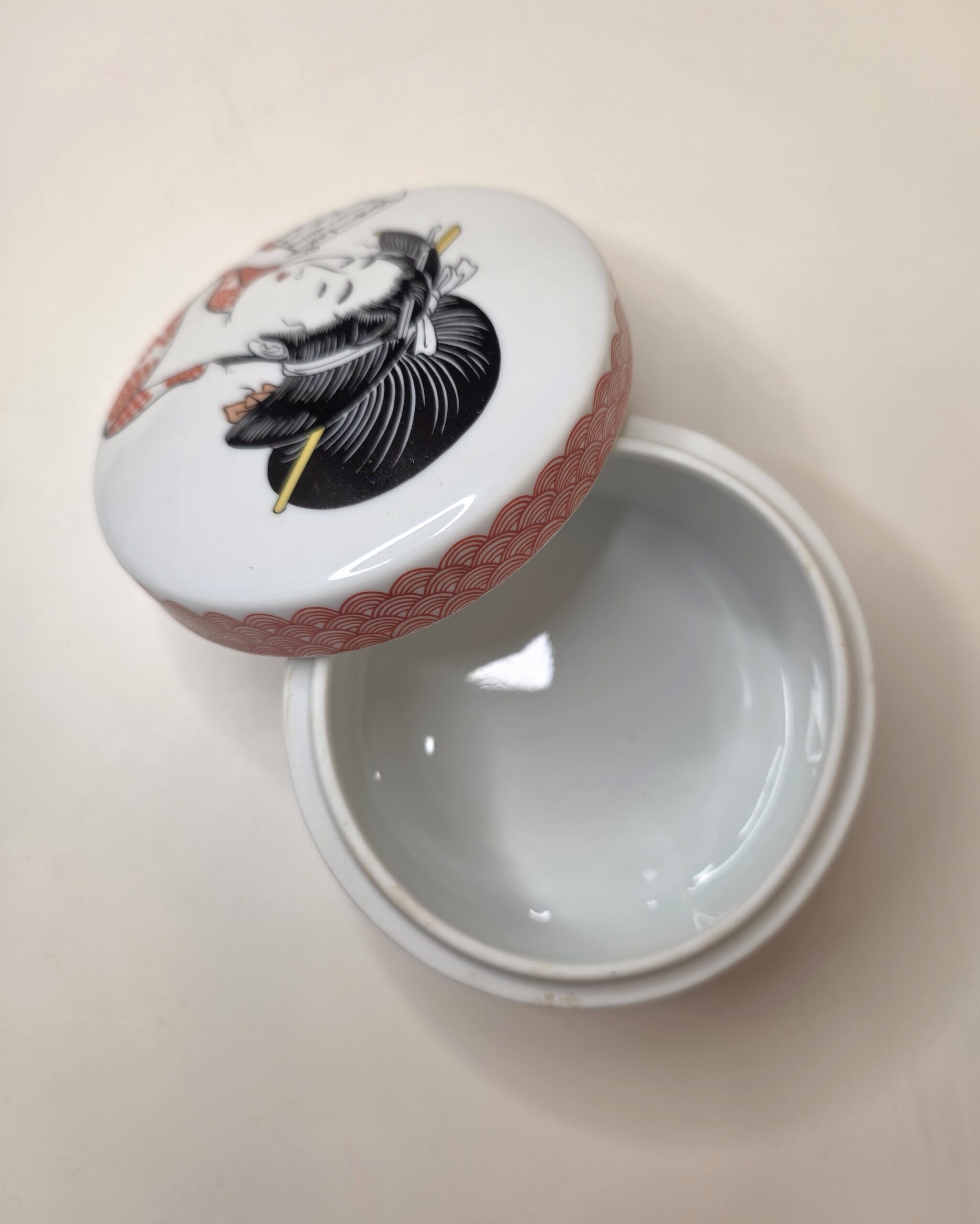 Japanese Ceramic Geisha Red Round Trinket Box - Image 5