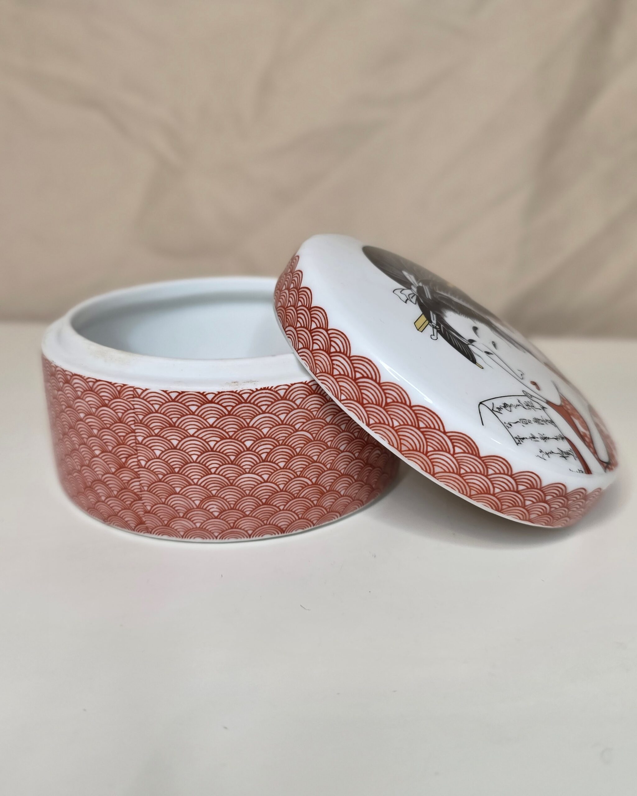 Japanese Ceramic Geisha Red Round Trinket Box - Image 2