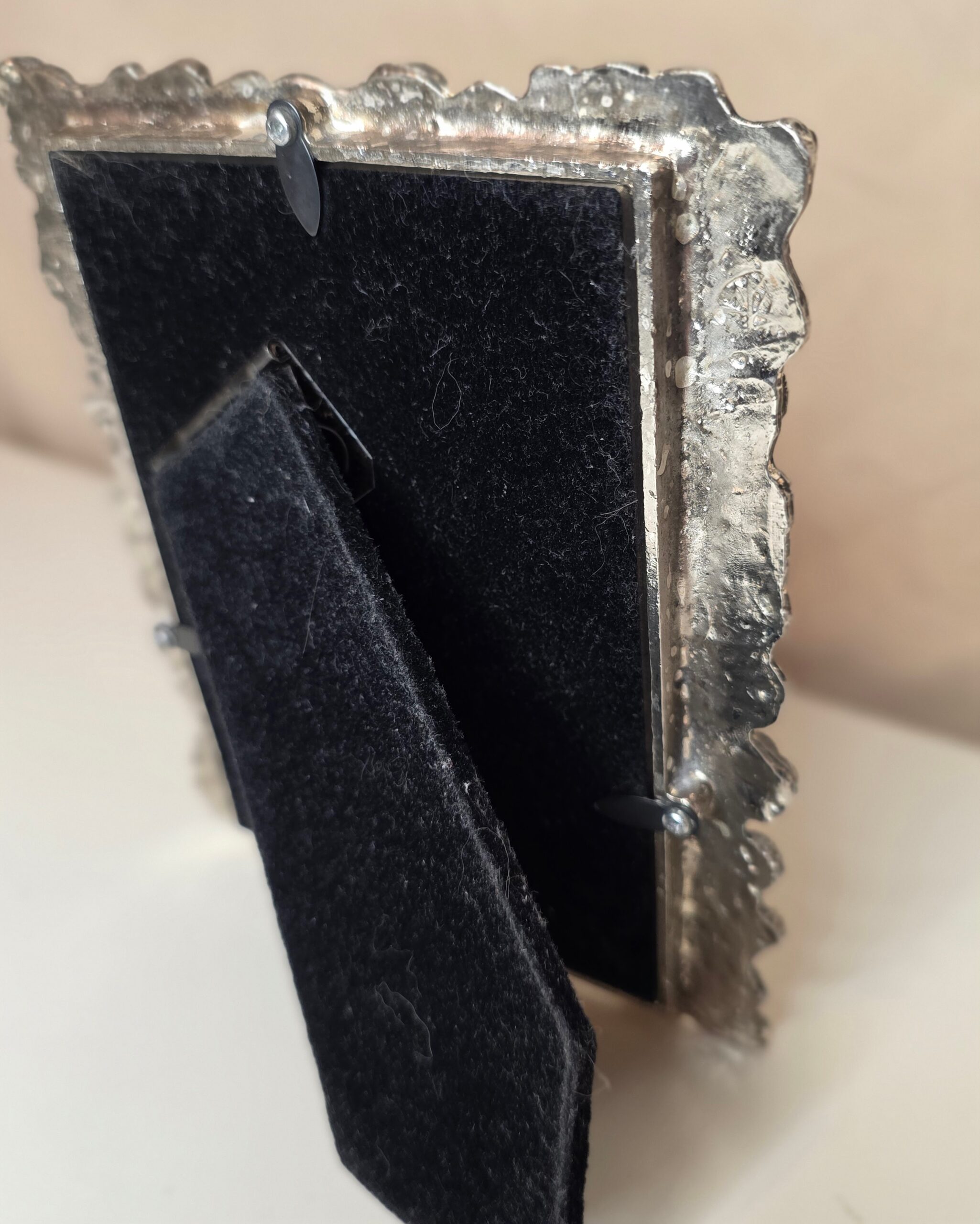 Pewter Decorative Roses Easel-Back Frame - Image 3