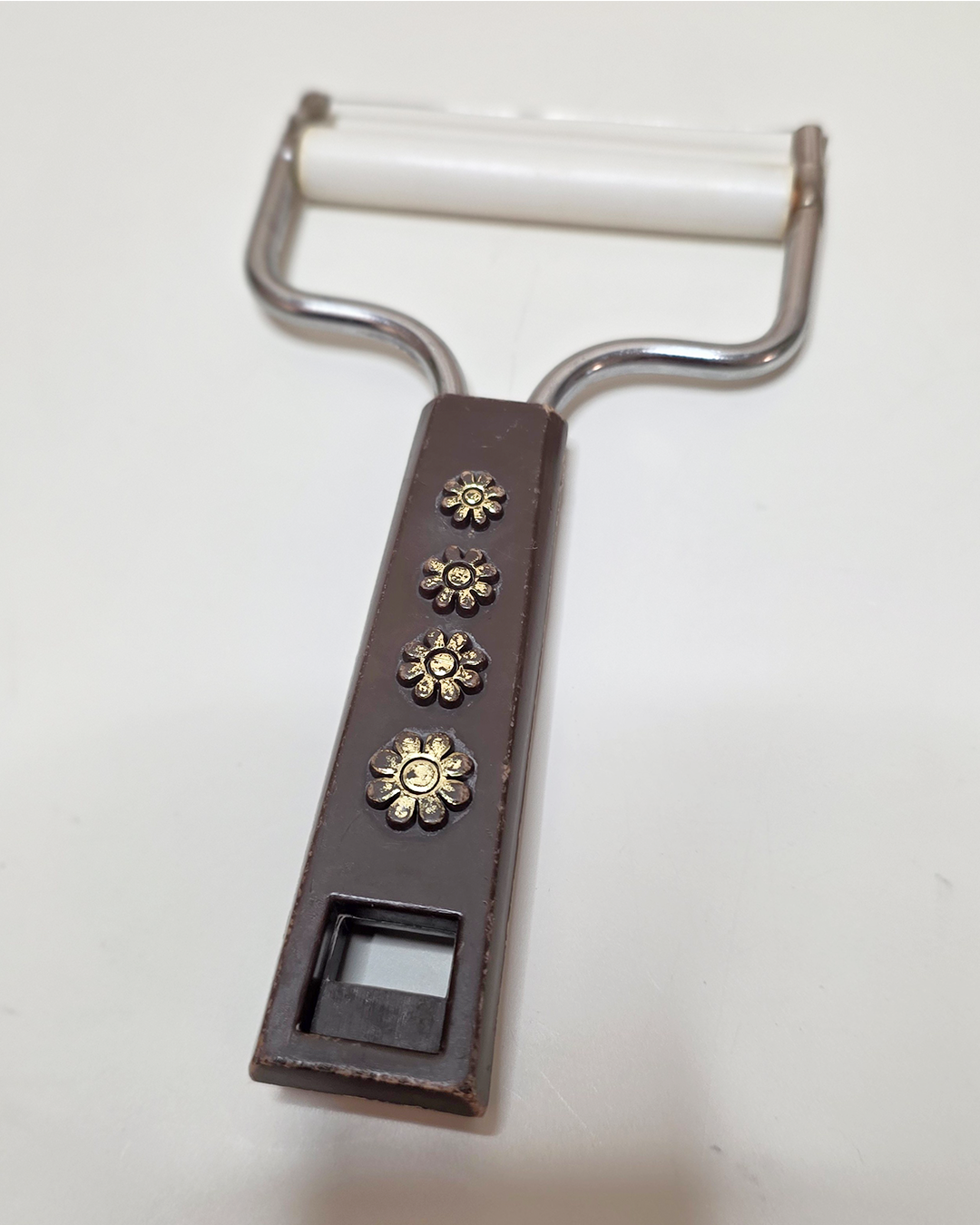 Travco Flower Power Brown & Gold Cheese Slicer