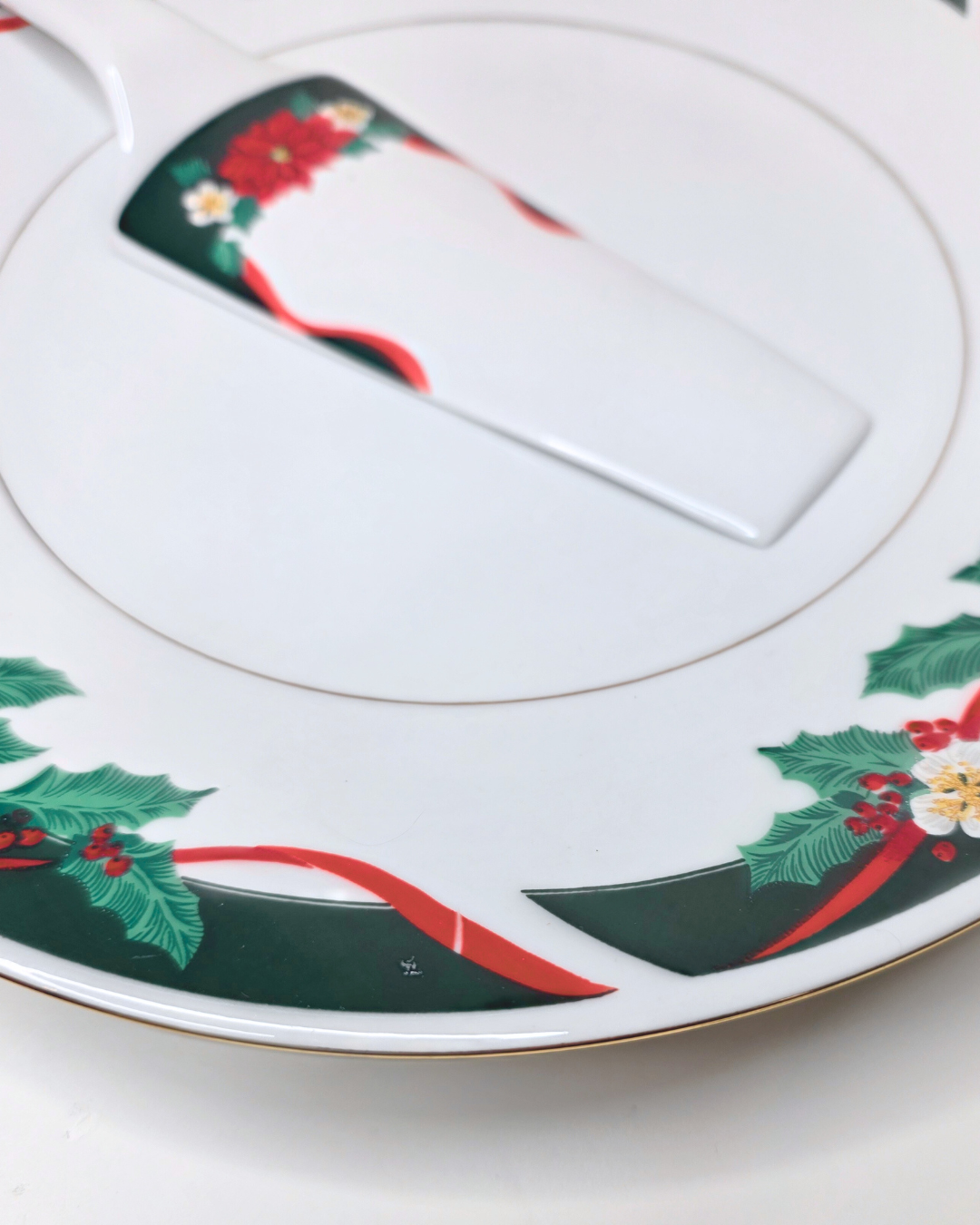 Tienshan “Deck The Halls” 2-Piece Cake Server Set - Image 3