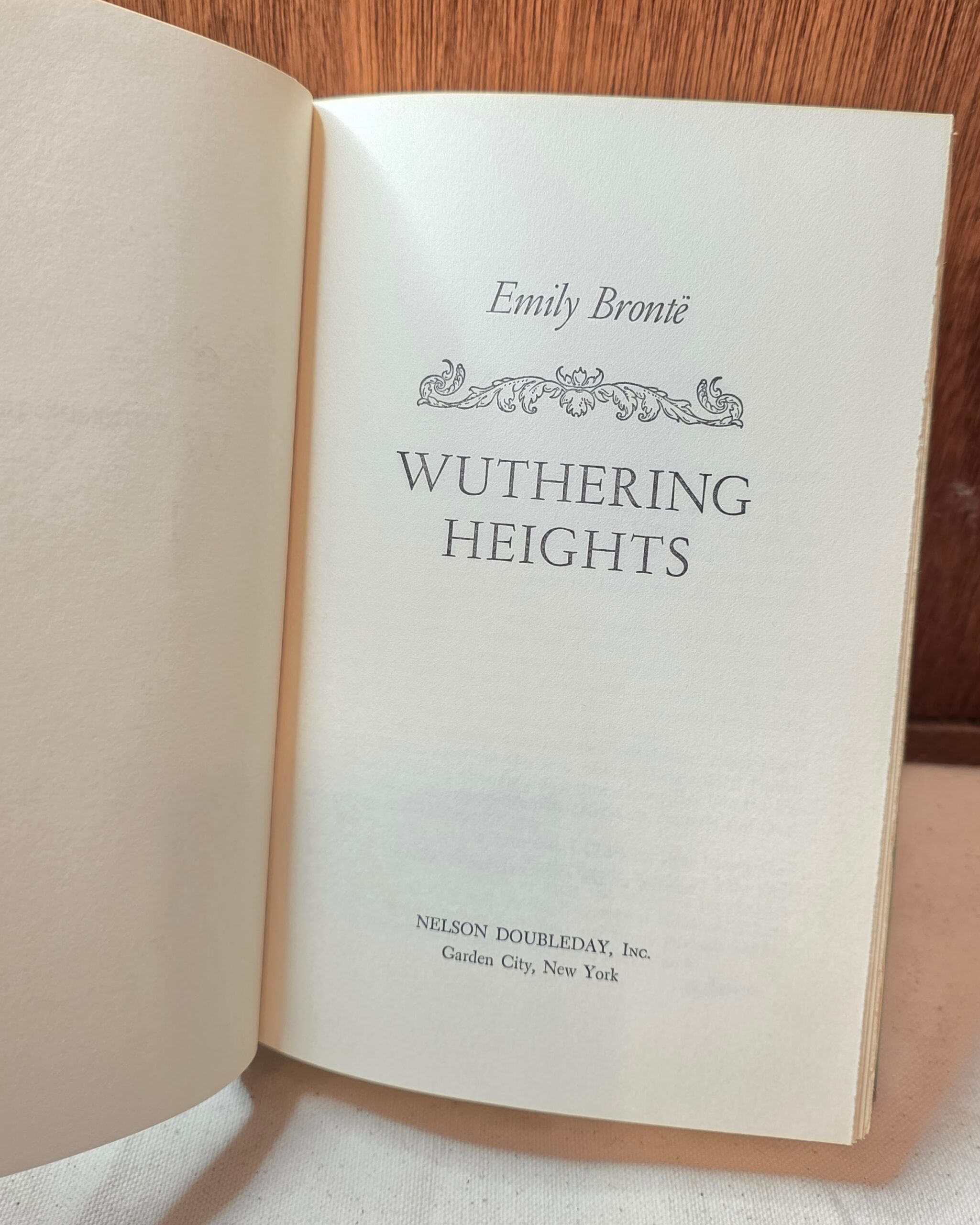 Wuthering Heights by Emily Brontë (1970s) - Image 2